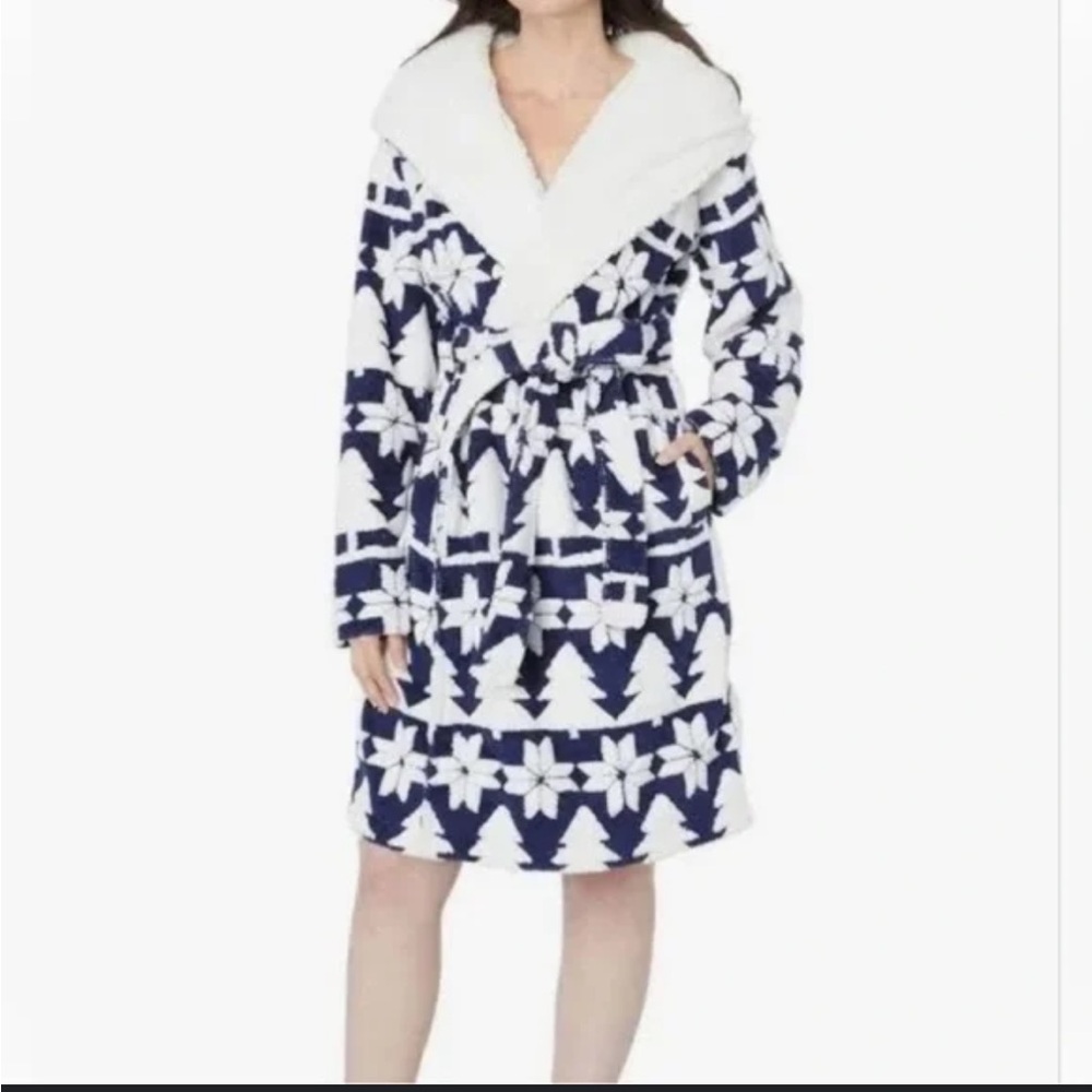 Vera Bradley Navy and Cream Patterned Robe